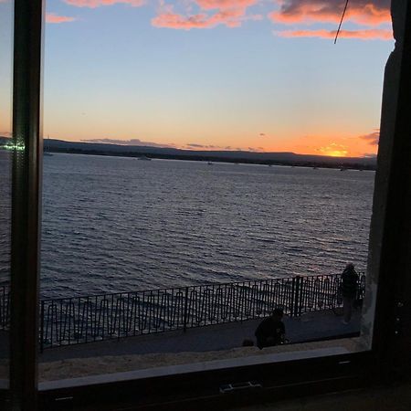 דירות סירקוזה L'Alba E Il Tramonto Vista Mare מראה חיצוני תמונה