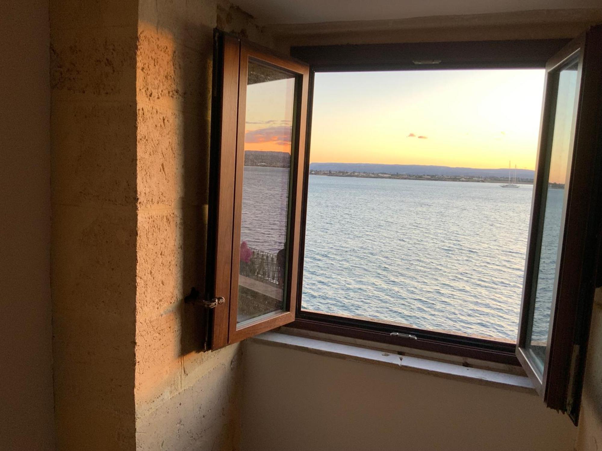 דירות סירקוזה L'Alba E Il Tramonto Vista Mare מראה חיצוני תמונה